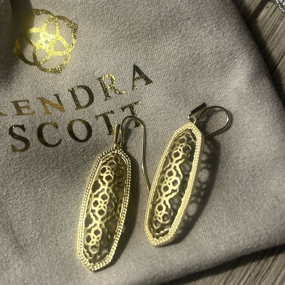 Kendra Scott Earrings in Gold EUC - Picture 2 of 3